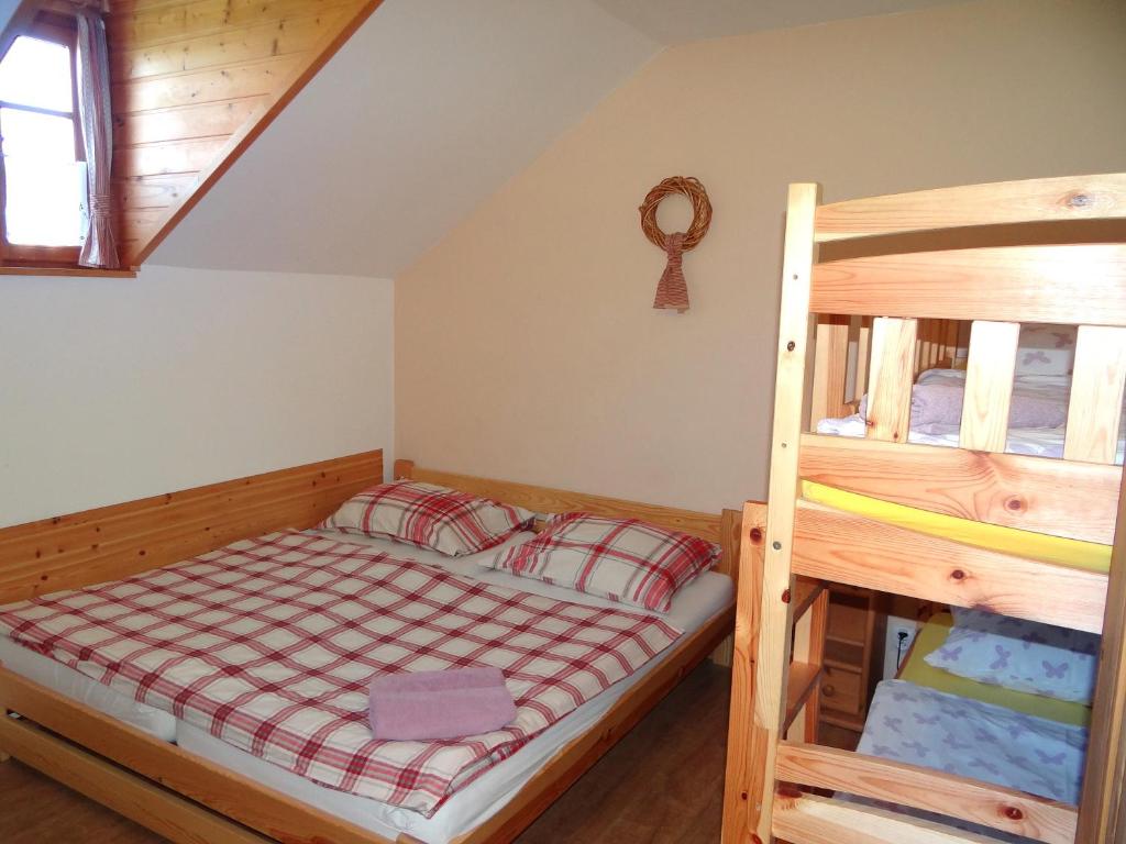 Una cama o camas en una habitación de Farma Růžová