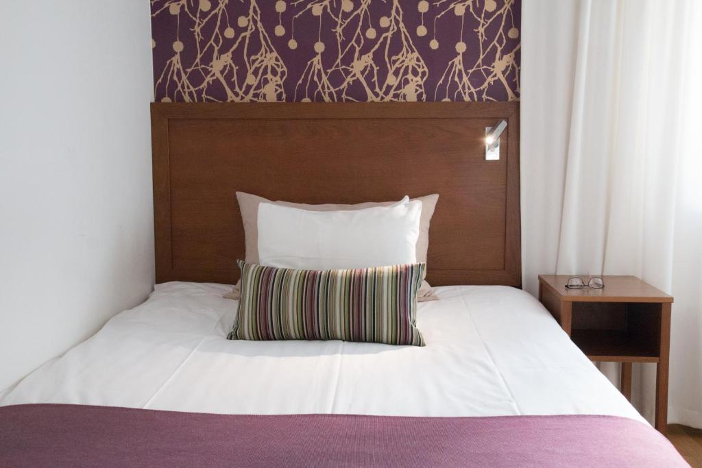 Postel nebo postele na pokoji v ubytování Hotell Conrad