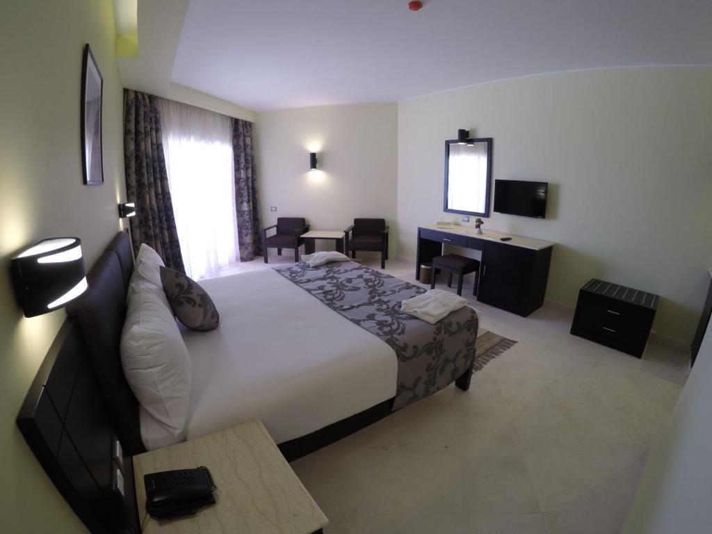 TV a/nebo společenská místnost v ubytování Casa Mare Resort - ex, Royal Tulip Beach Resort