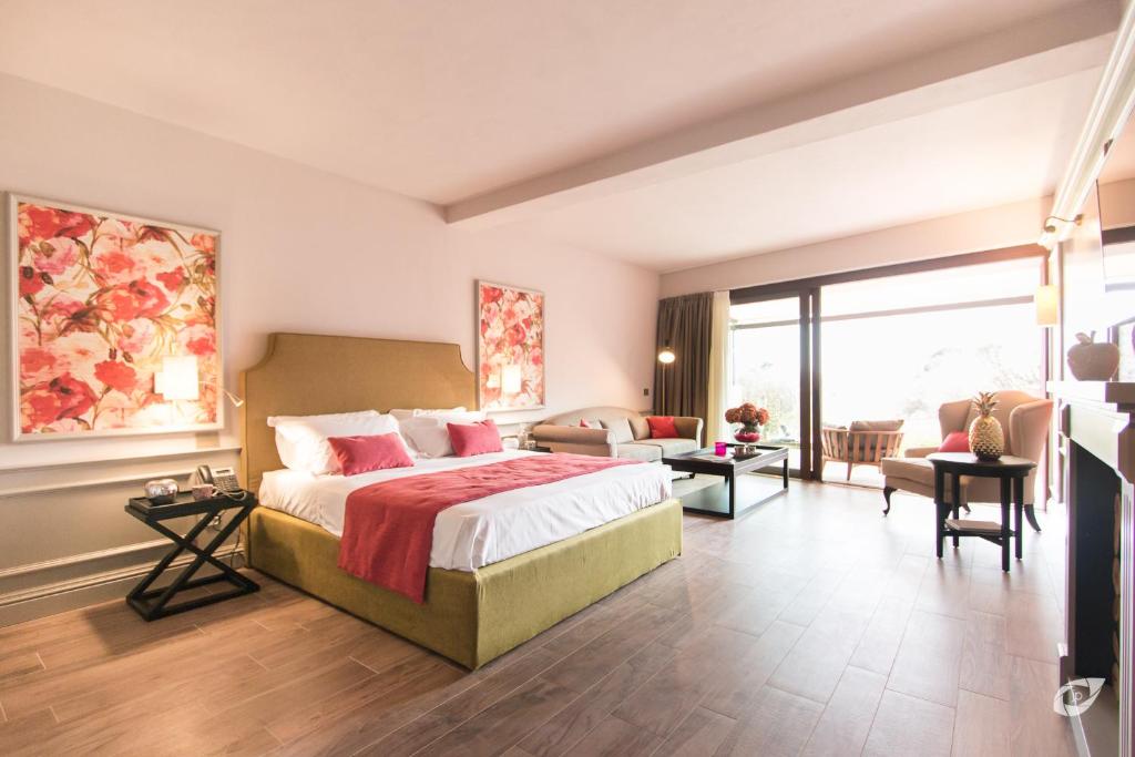 Postel nebo postele na pokoji v ubytování Buonamico Wine Resort