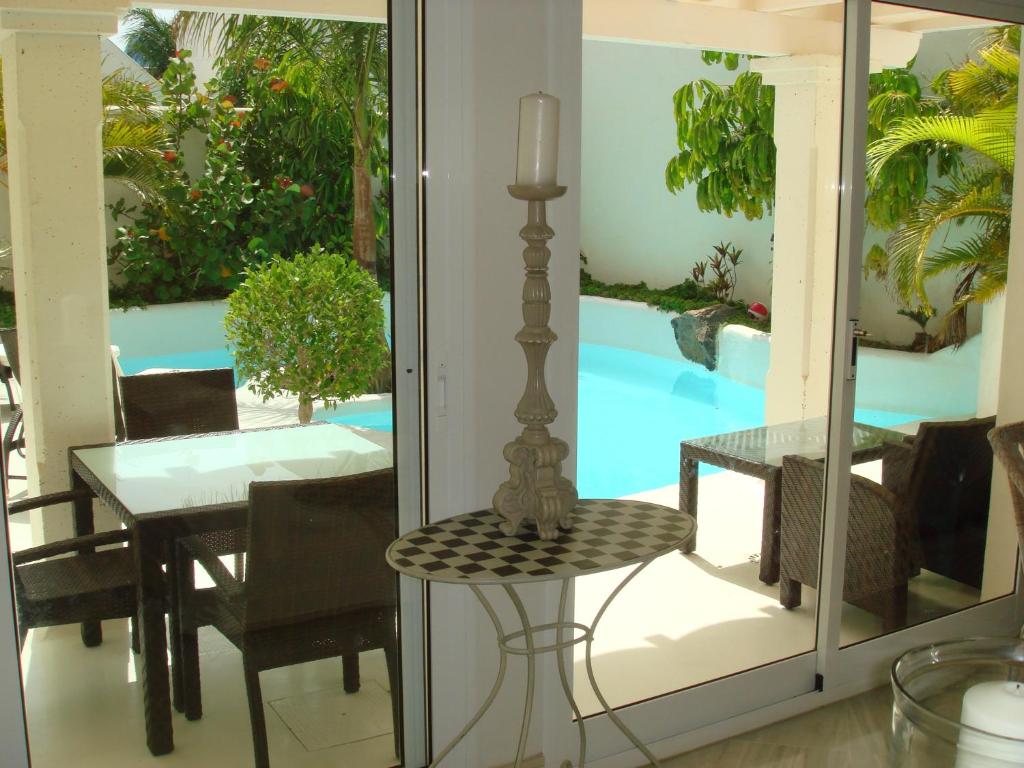 Bazén v ubytování Villa lujo tranquila con piscina a 5 min playa nebo v jeho okolí
