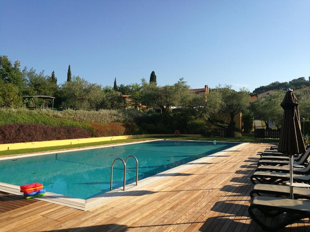 Bazén v ubytování La Torre wine resort nebo v jeho okolí