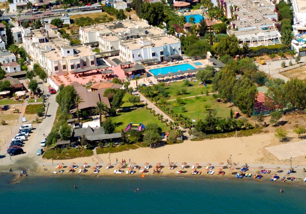 an aerial view of a beach with umbrellas at Ladonia Hotels Del Mare in Gümbet