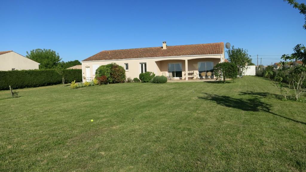 Κήπος έξω από το Les Lavandes