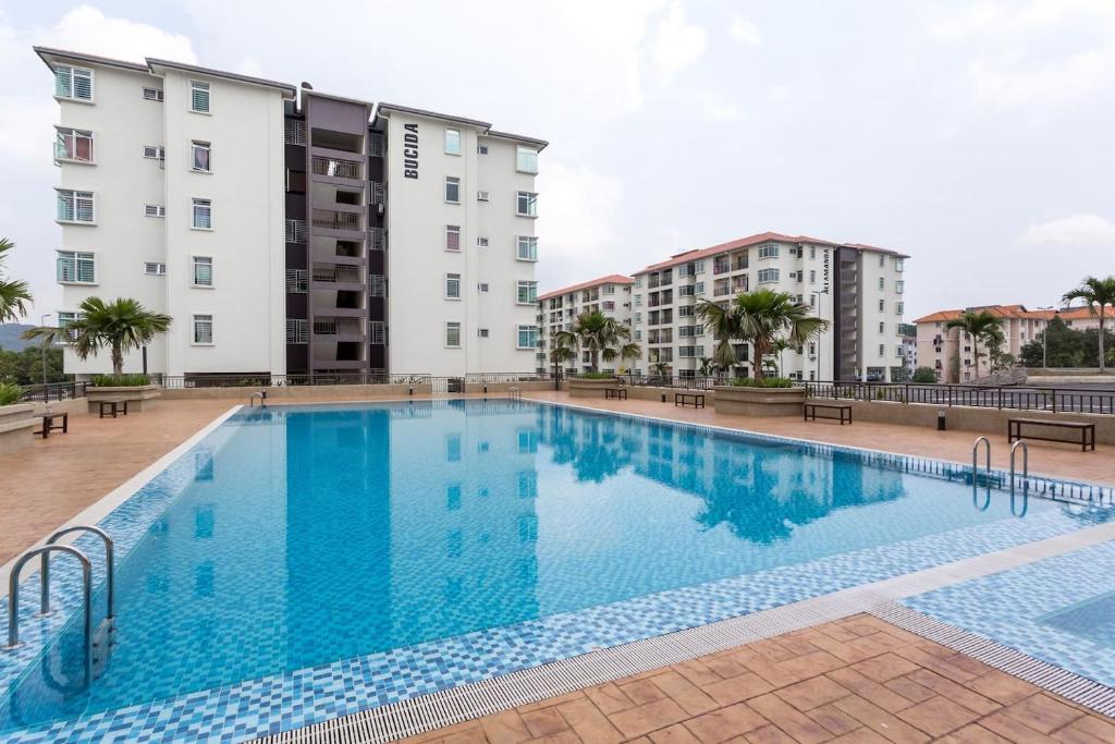 a large swimming pool in front of a building at Ijanina Homestay in Bandar Puncak Alam