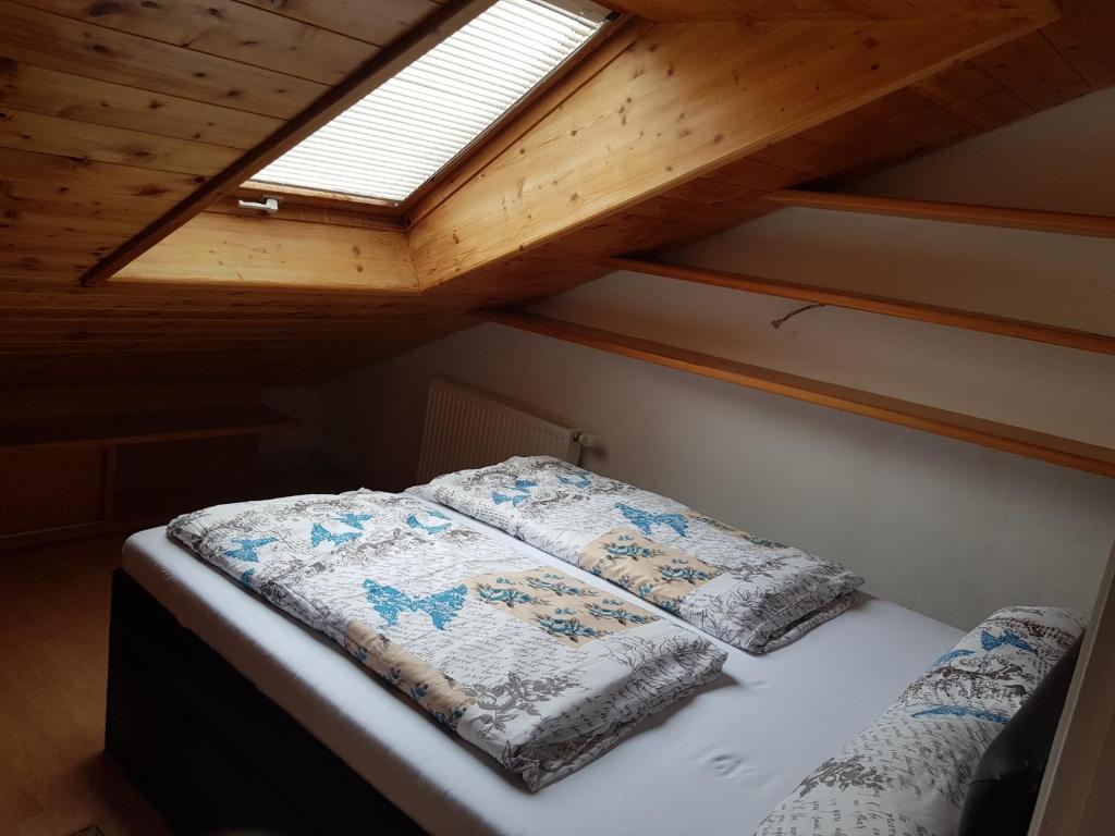 Postel nebo postele na pokoji v ubytování Apartment Debi
