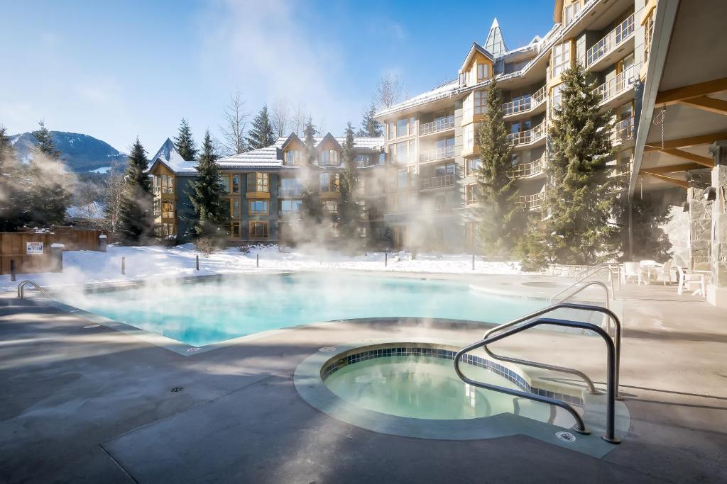 Cascade Lodge by ResortQuest Whistler