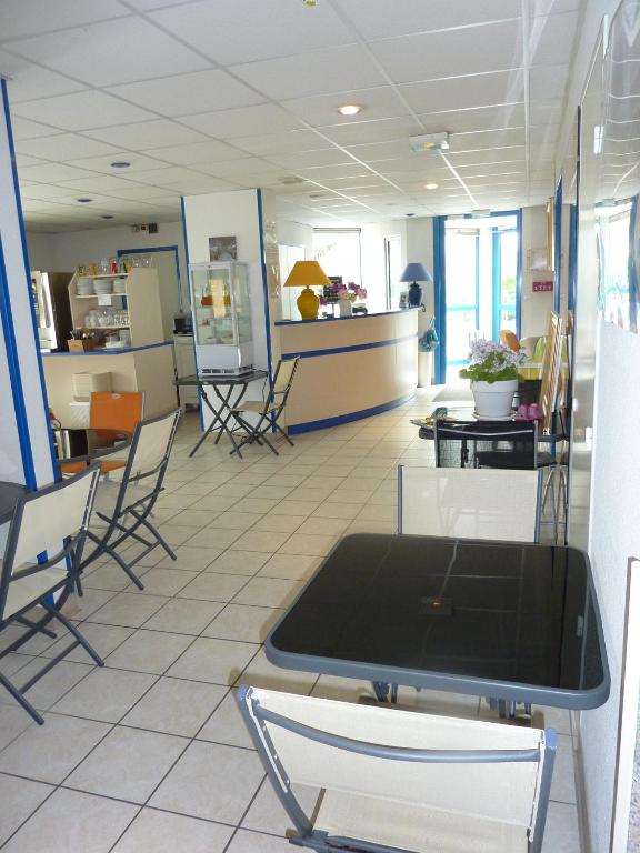 Fotografie z fotogalerie ubytování Lac'Hotel France v destinaci Montréal La Cluse