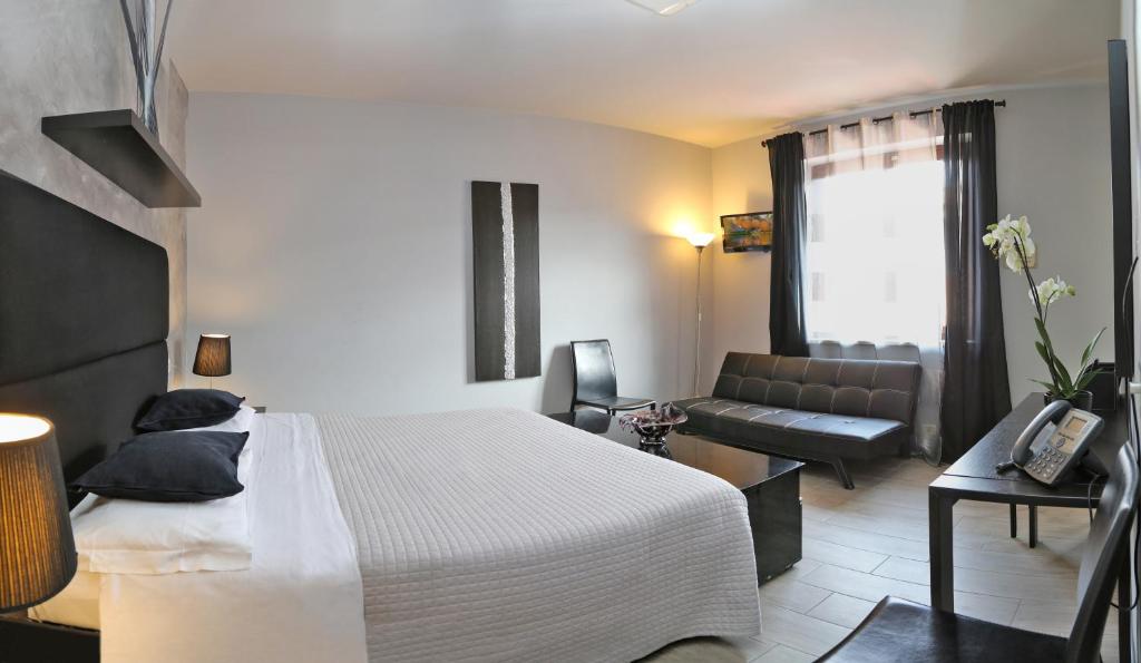 Postel nebo postele na pokoji v ubytování Hotel Residenza Alighieri