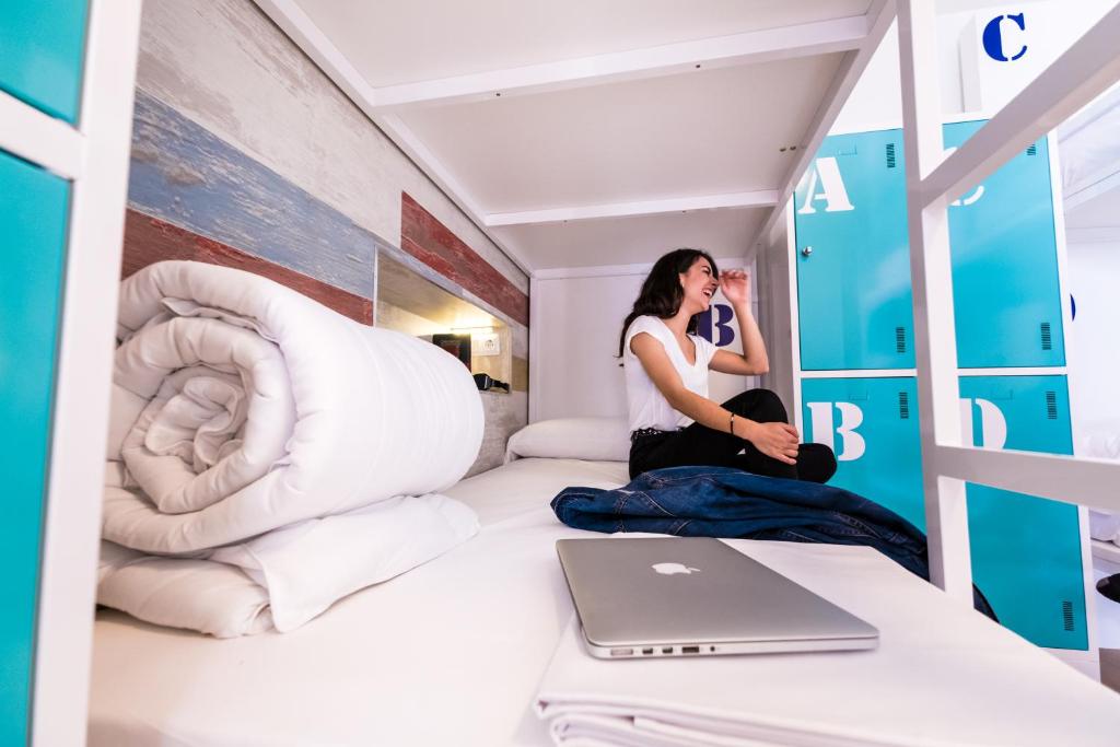Far Home Bernabeu - Bett Im Frauenschlafsaal Mit 6 Betten