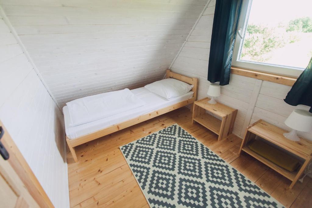 Postel nebo postele na pokoji v ubytování Domki Letniskowe Skandynawia