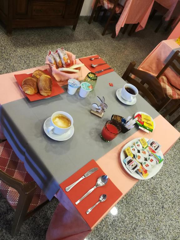 Jídlo v hotelu nebo okolí