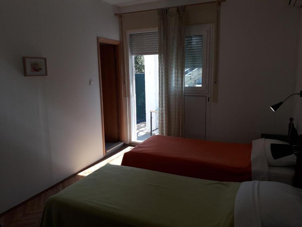 Postel nebo postele na pokoji v ubytování Basil Apartments and Rooms