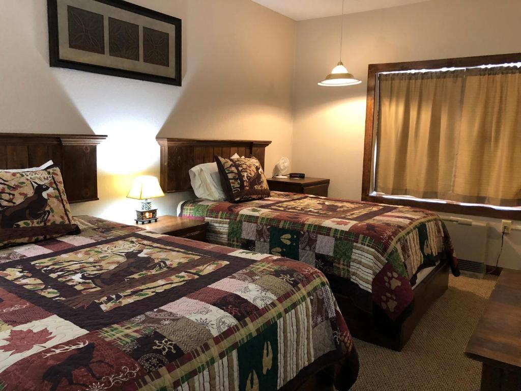 Postel nebo postele na pokoji v ubytování Tug Hill Resort