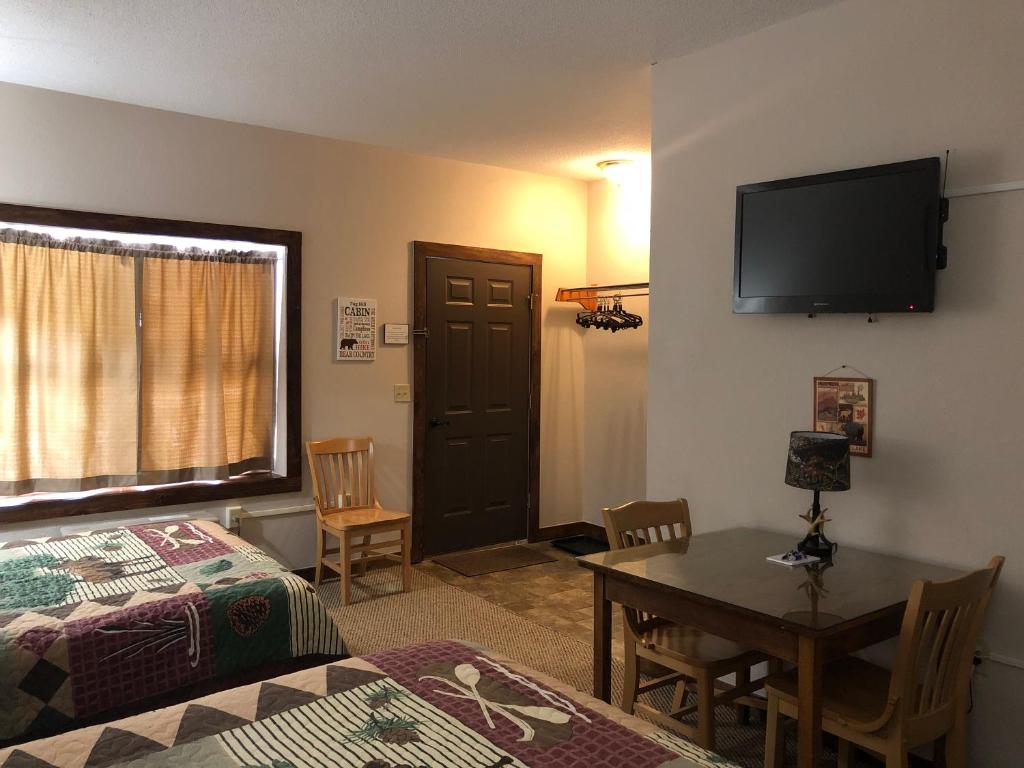 TV a/nebo společenská místnost v ubytování Tug Hill Resort