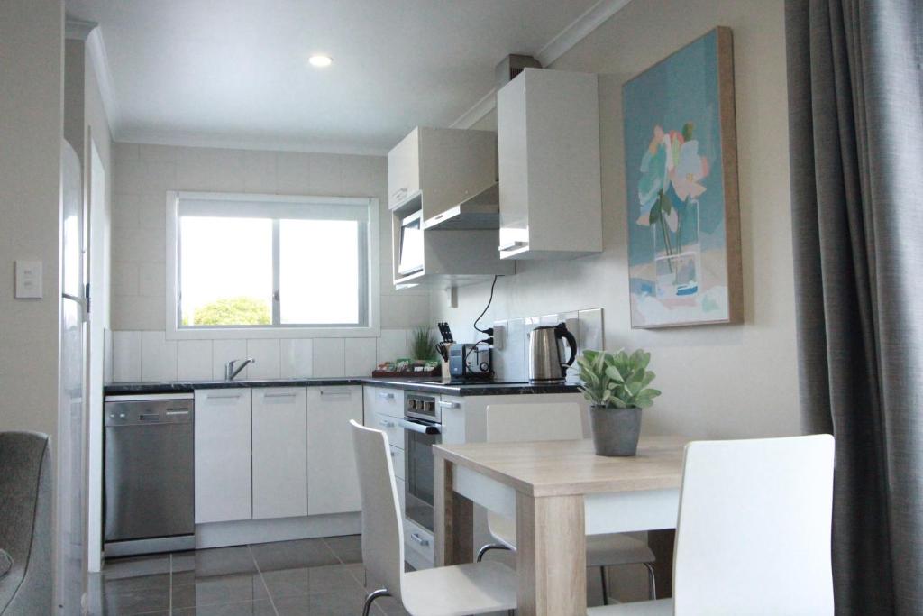 Rose Apartments Unit 1 Central Rotorua-Accommodation&Spa - Resim 18