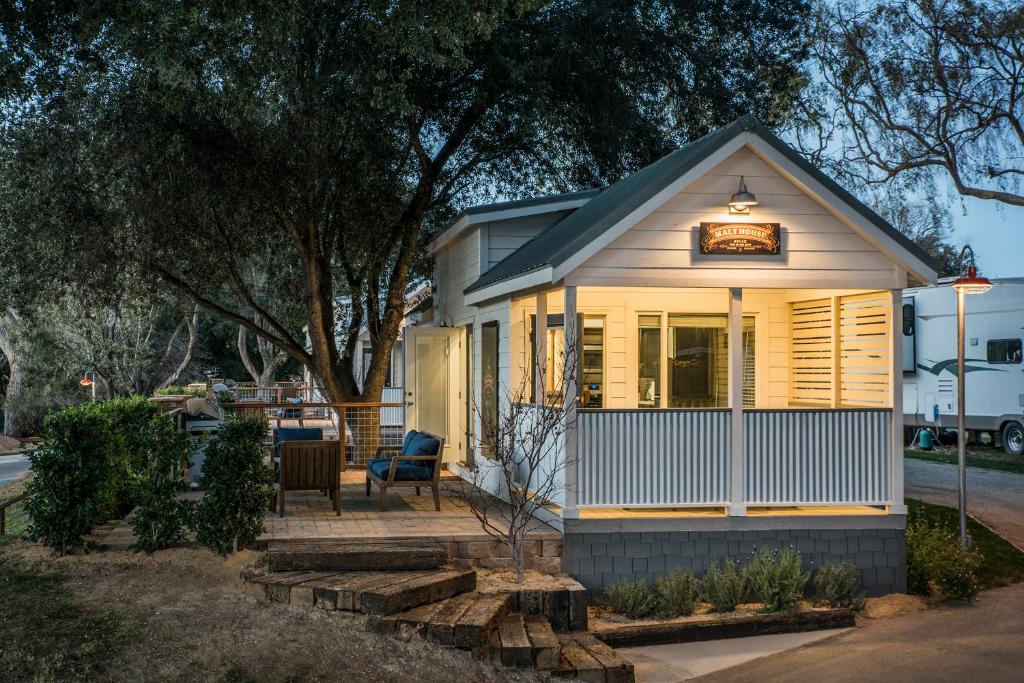 Flying Flags RV Resort & Campground - 