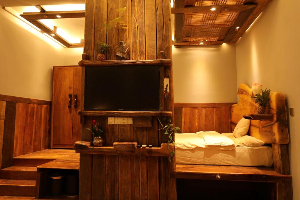 TV a/nebo společenská místnost v ubytování Yunlu Lianxin Guesthouse