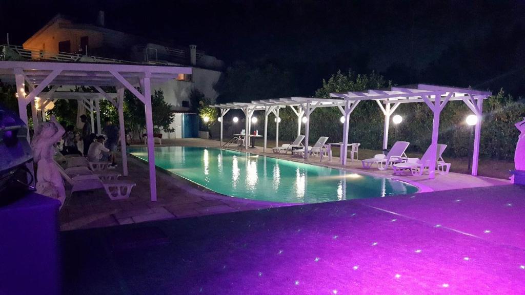 Kolam renang di atau dekat dengan Hotel Falco D'oro