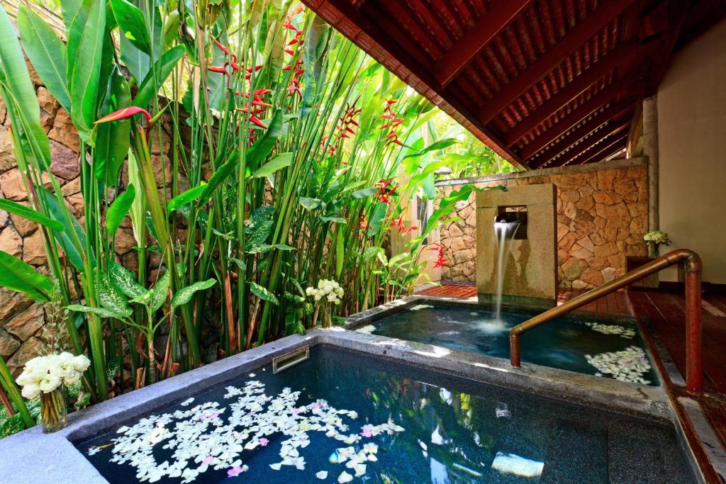 Сад в The Tubkaak Krabi Boutique Resort