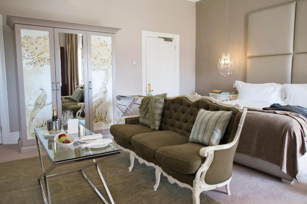 Dock House Boutique Hotel and Spa by NEWMARK的休息区