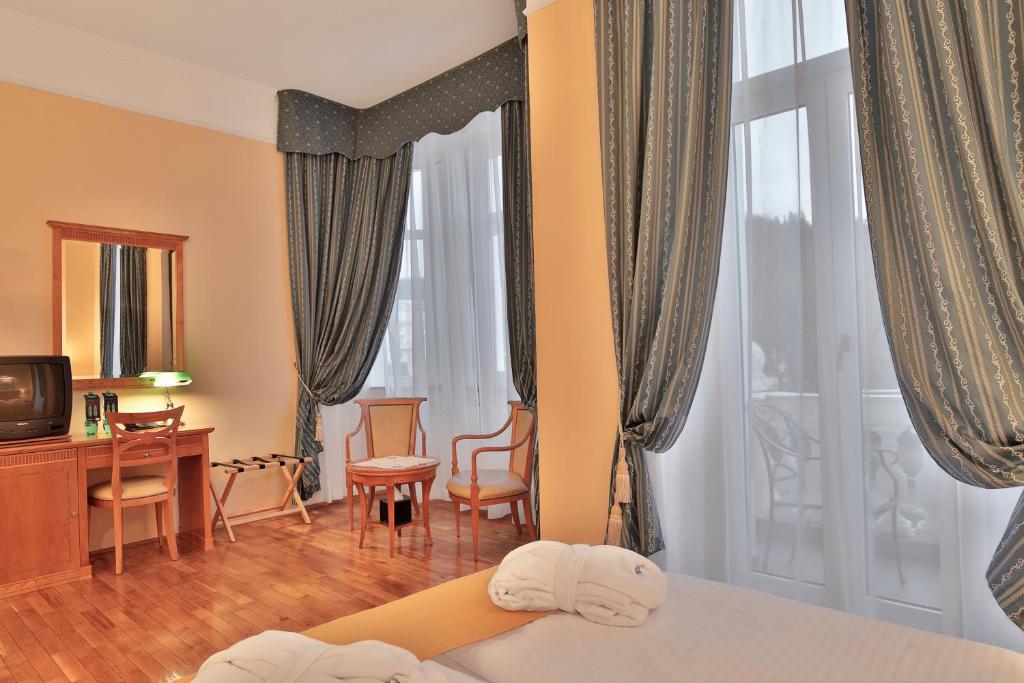 Posteľ alebo postele v izbe v ubytovaní Belvedere Wellness Hotel