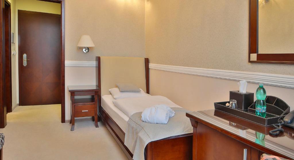 Łóżko lub łóżka w pokoju w obiekcie Sun Palace Wellness Hotel