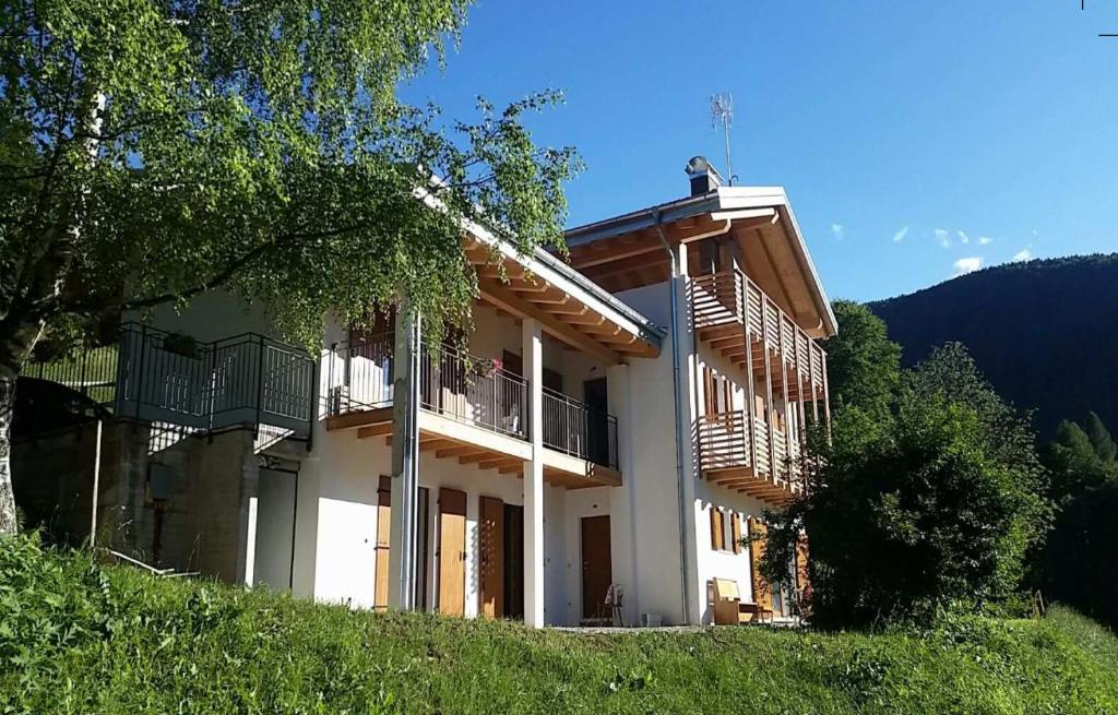 Nespecifikovaný výhled na hory nebo výhled na hory při pohledu z penzionu