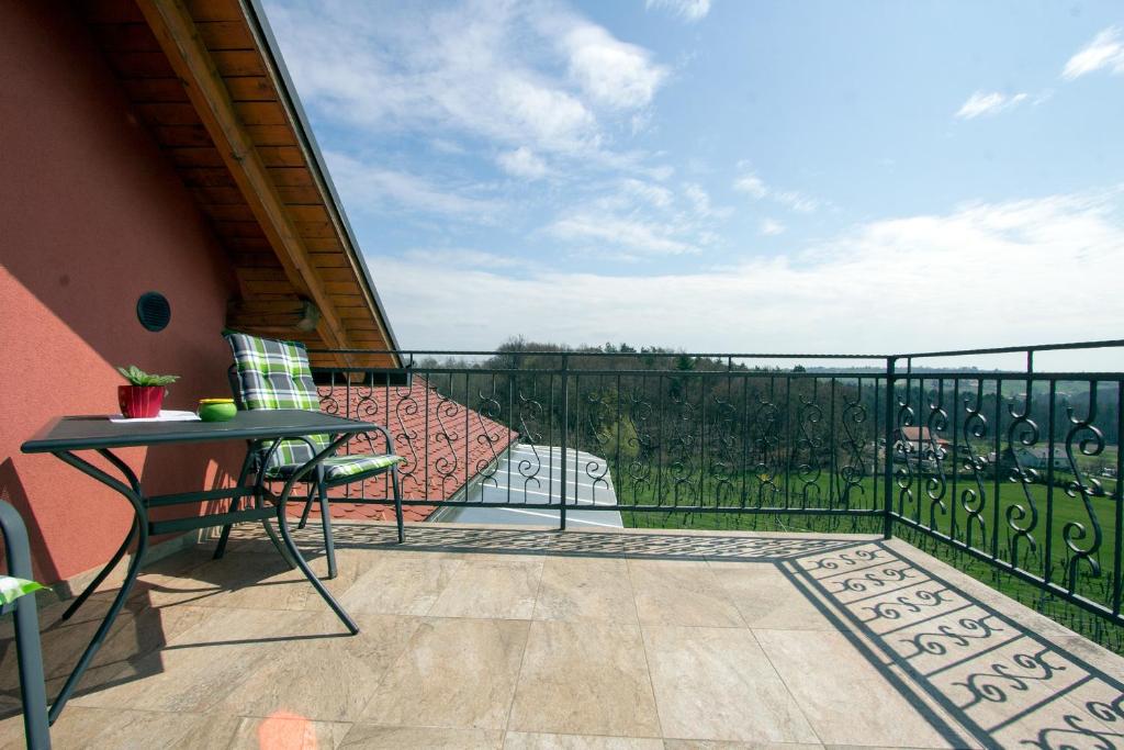 Tourism Tompa - Queen Room With Balcony