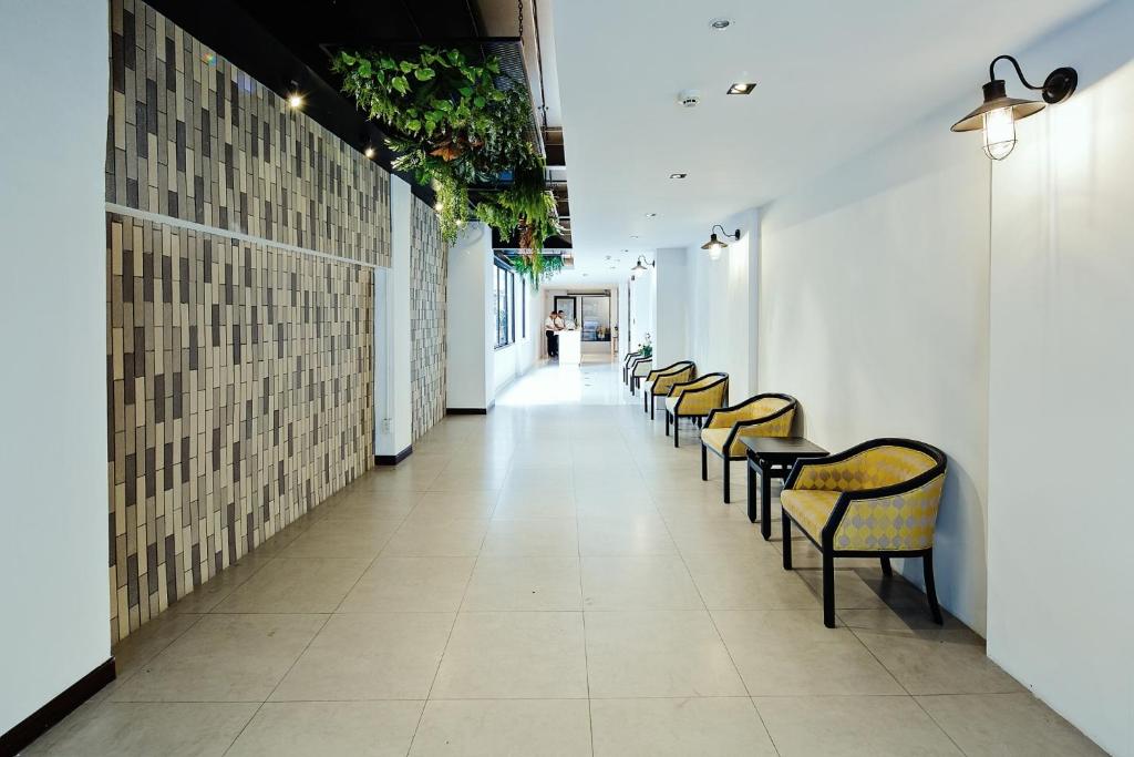 Three Sukhumvit Hotel - SHA Plus Certified - Resim 17