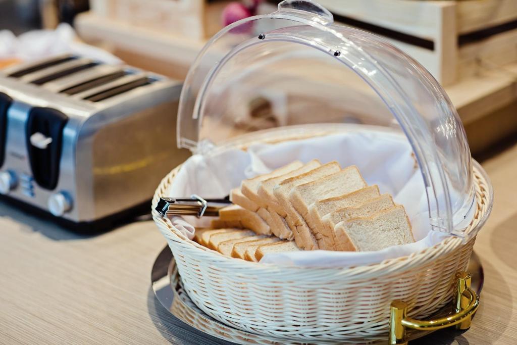 Three Sukhumvit Hotel - SHA Plus Certified - Resim 12