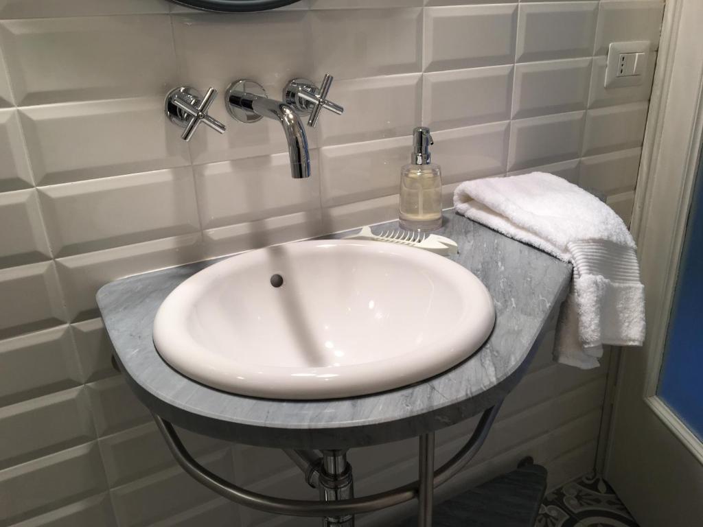 A bathroom at La Nipitella