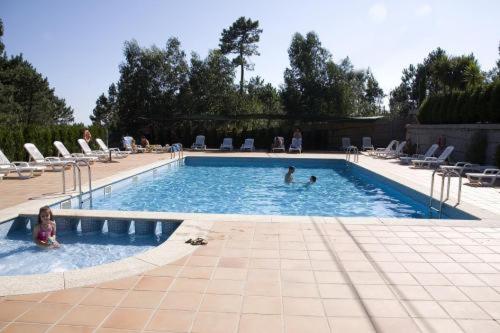 Bazén v ubytování Hotel Abeiras nebo v jeho okolí