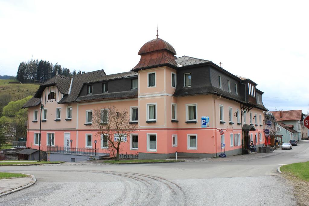 Budova, kde se penzion – hostinec nachází