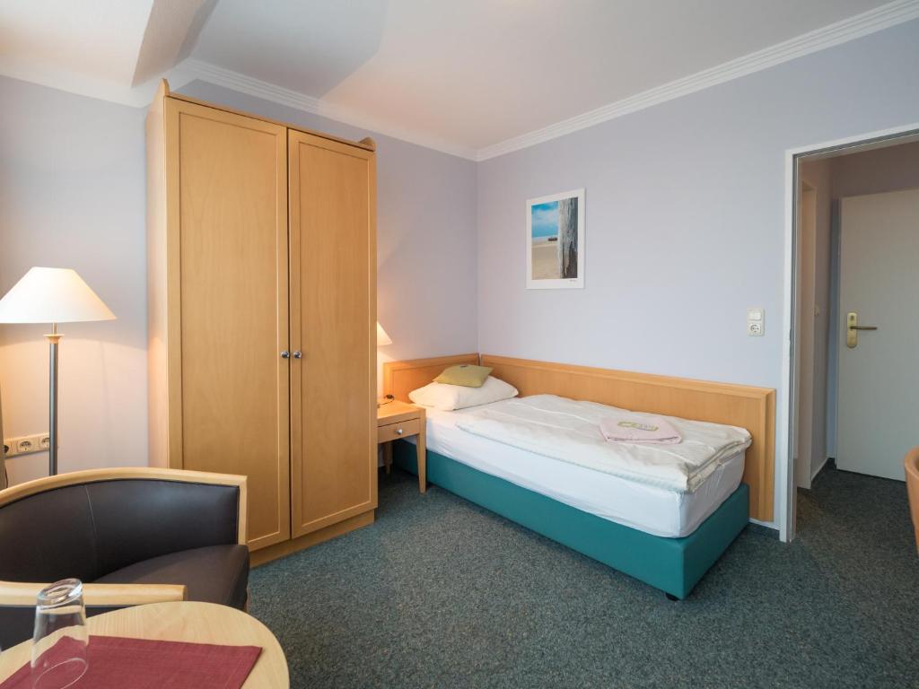 Postel nebo postele na pokoji v ubytování Hotel Spiekeroog