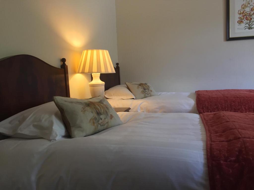 Postel nebo postele na pokoji v ubytování Glenburnie House