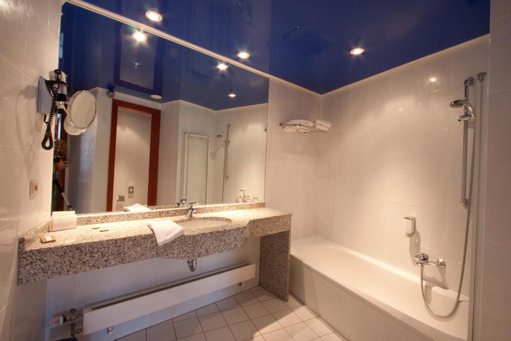 Koupelna v ubytování Koener Hotel & Spa
