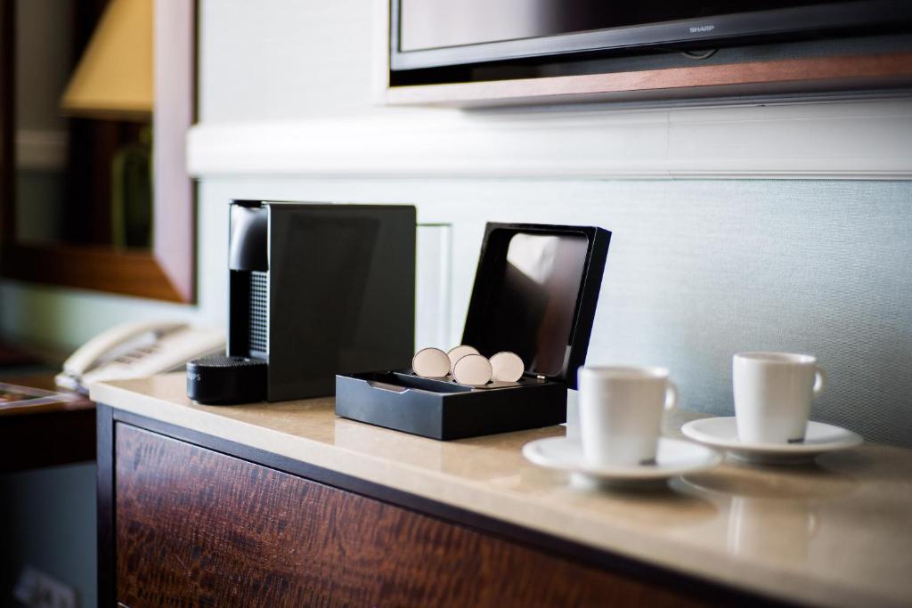 Příslušenství pro přípravu čaje a kávy v ubytování Esplanade Hotel Prague