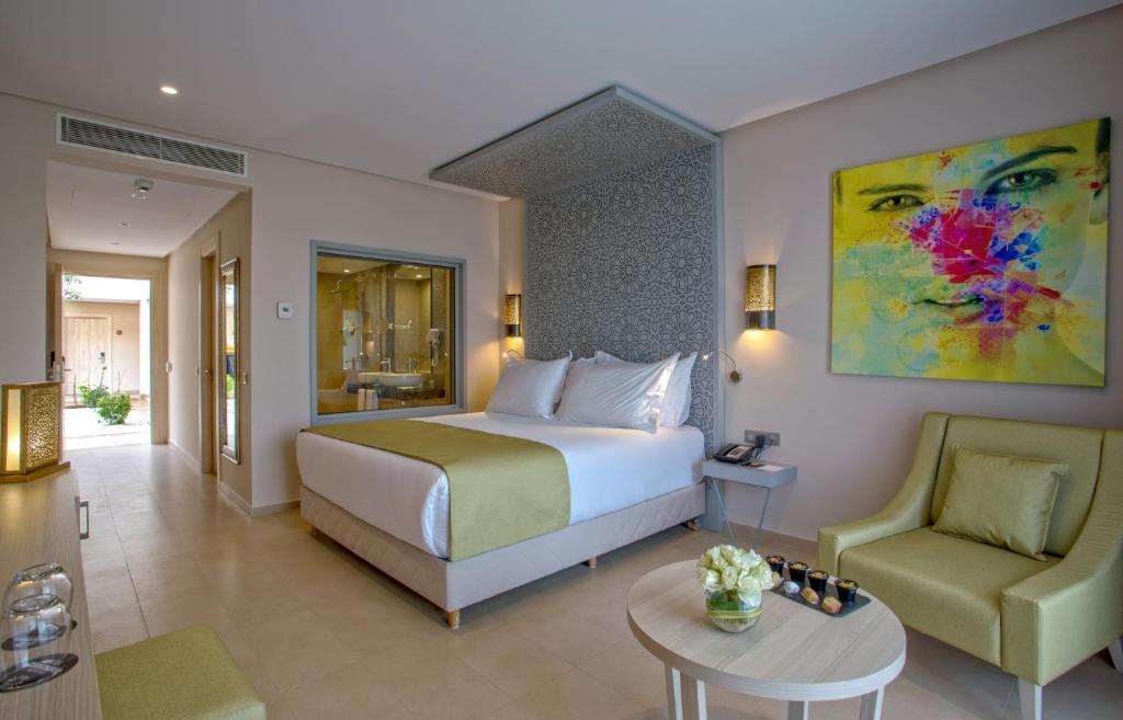Postel nebo postele na pokoji v ubytování Be Live Collection Marrakech Adults Only All inclusive