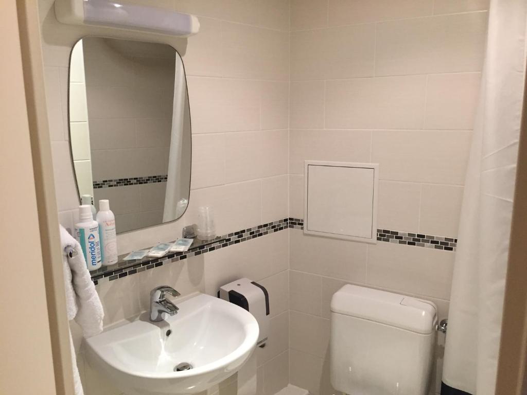 Hôtel De La Perdrix Rouge - Resim 45