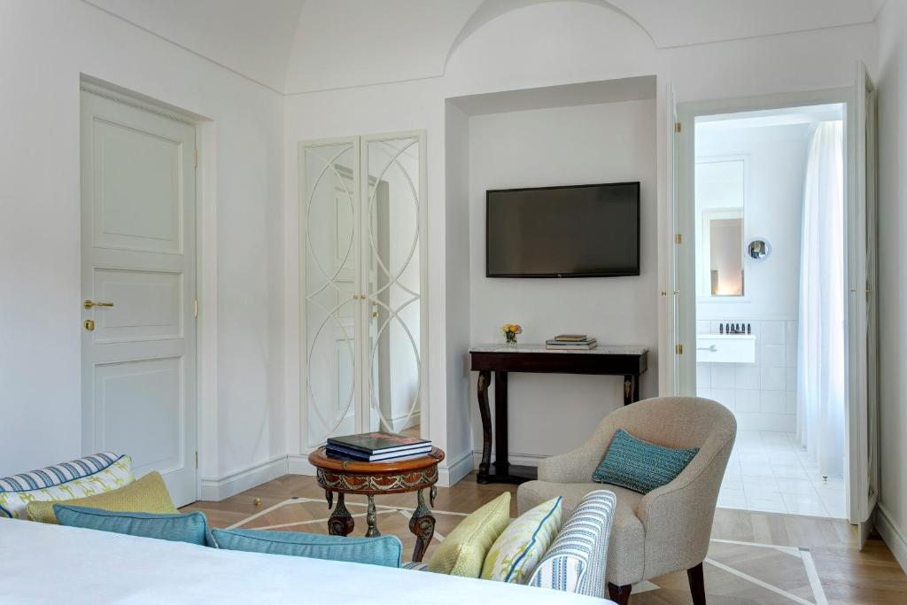 TV a/nebo společenská místnost v ubytování Anna Belle Elegant AgriResort