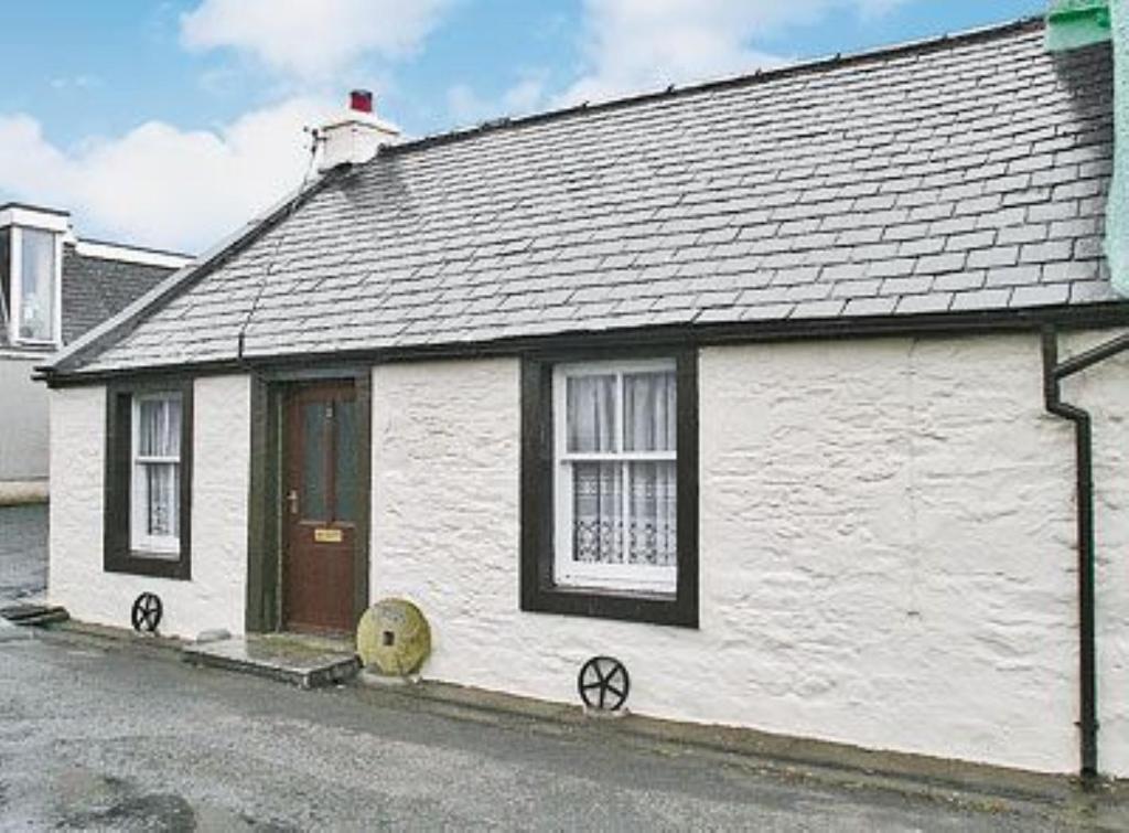 The building where the vacation home is located 