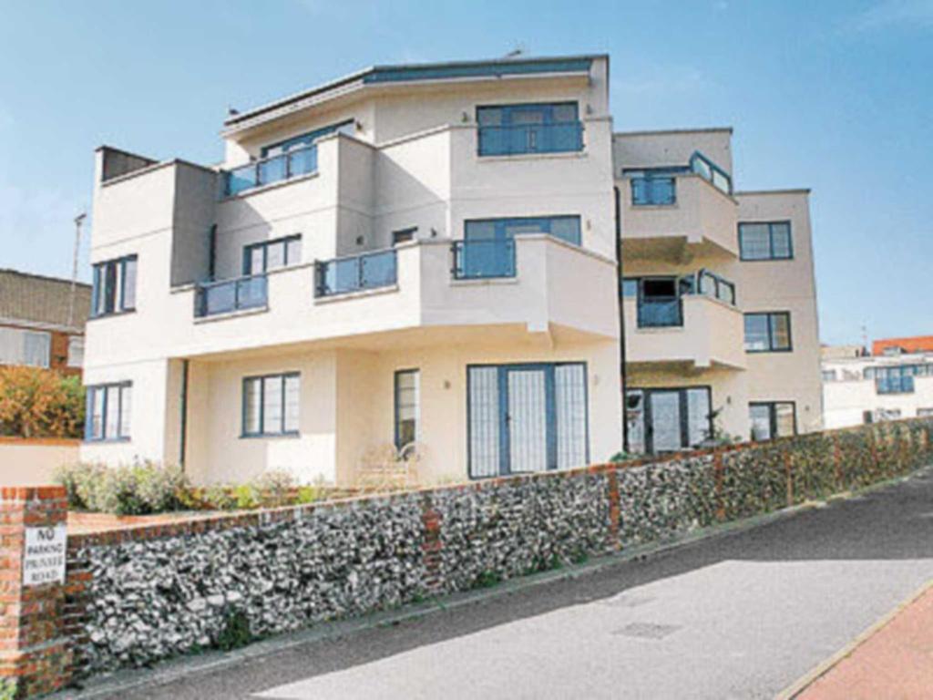 The building where the vacation home is located 