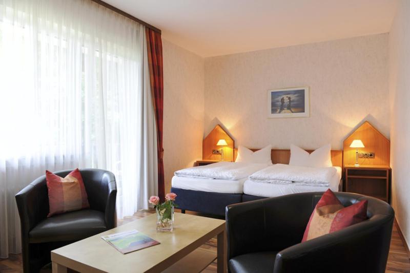 Postel nebo postele na pokoji v ubytování Hotel zur Post