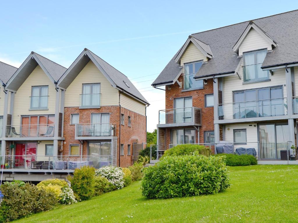 The building where the vacation home is located 