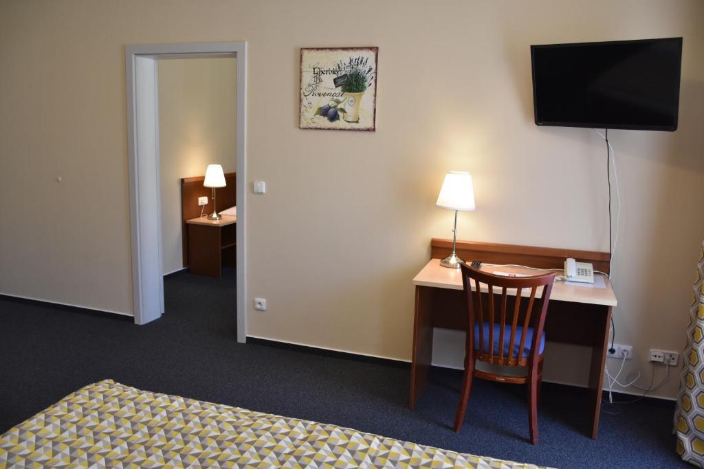 Aparthotel Austria Suites - Resim 21