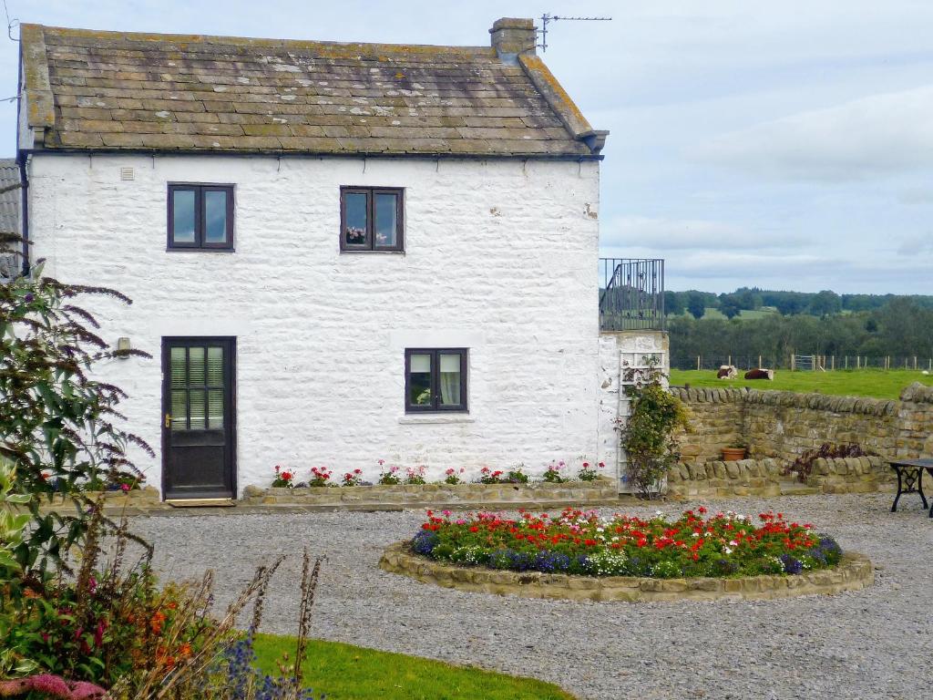 The building where the vacation home is located 