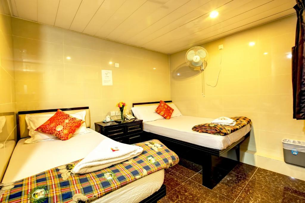 Postel nebo postele na pokoji v ubytování Nagaland Guesthouse