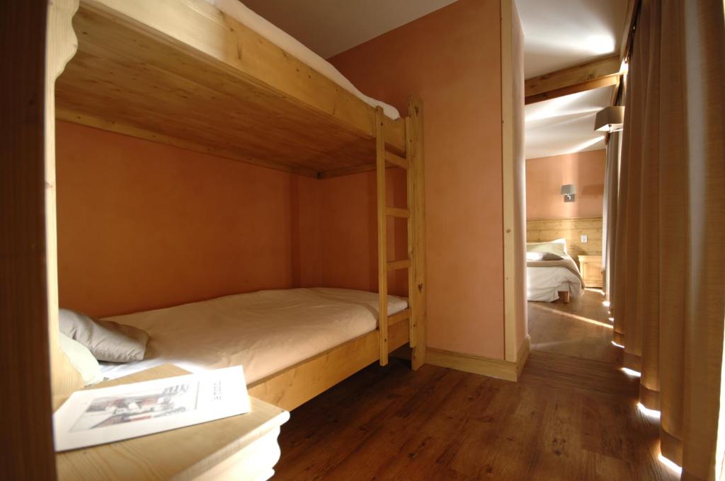 Postel nebo postele na pokoji v ubytování Hotel Le Monal