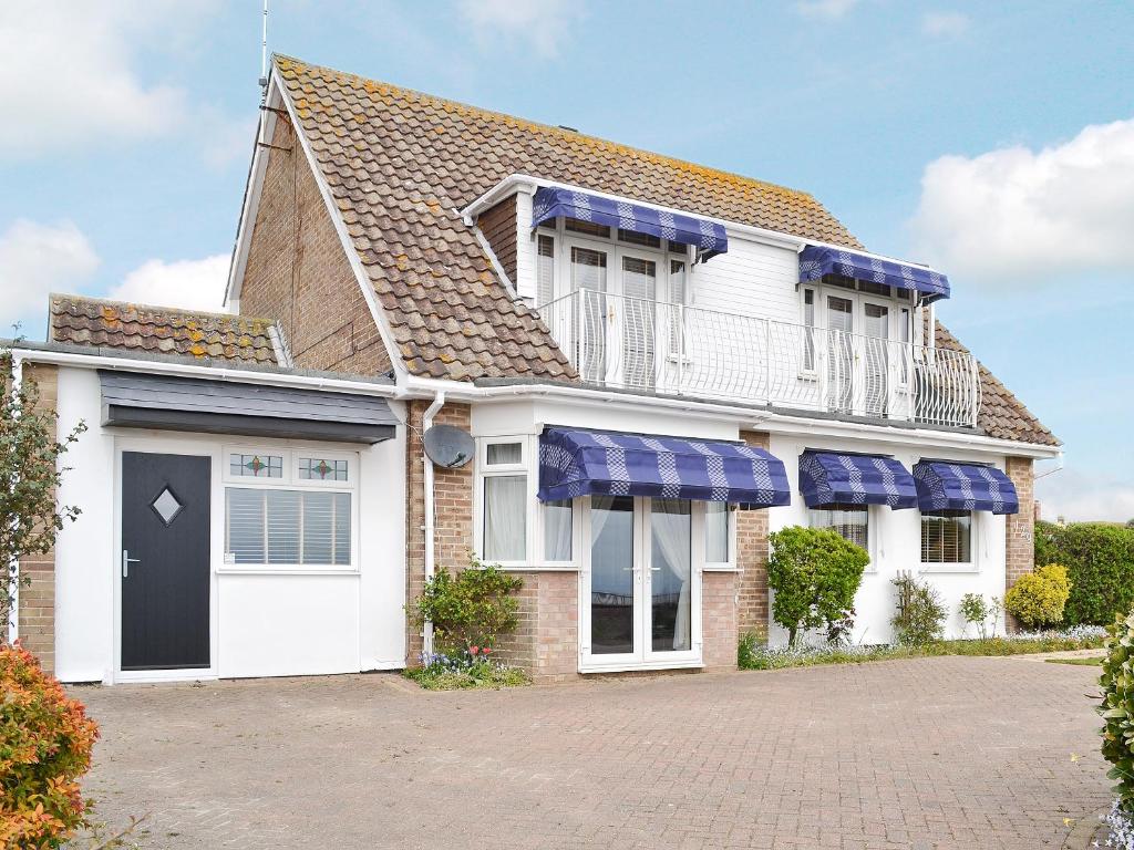 The building where the vacation home is located 